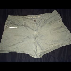 shorts | olive green