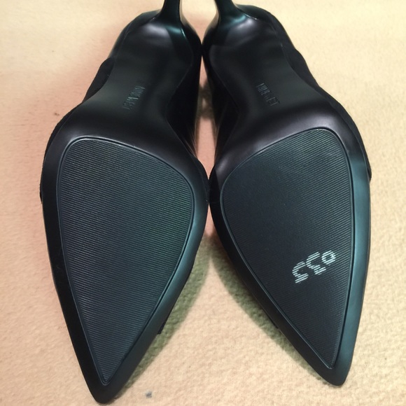 SOLD/New Nine West Black Leather & Suede Heels - Picture 4 of 4