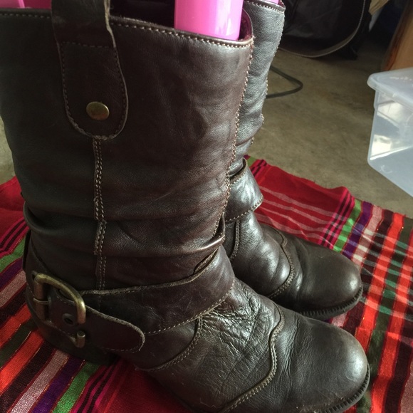 Pre-loved brown boots!