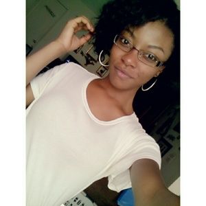 Meet your Posher, Destinee