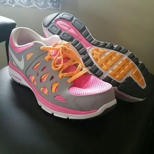 Nike dual fusion tennis shoes