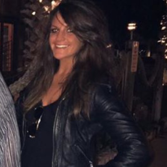 Meet your Posher, Mandi - Picture 2 of 3