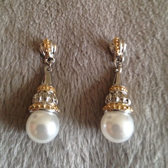18k White and Yellow Gold plated Pearl earrings