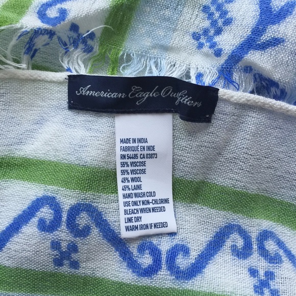 AE | Blue/Green Snowflake Scarf NWOT - Picture 4 of 4