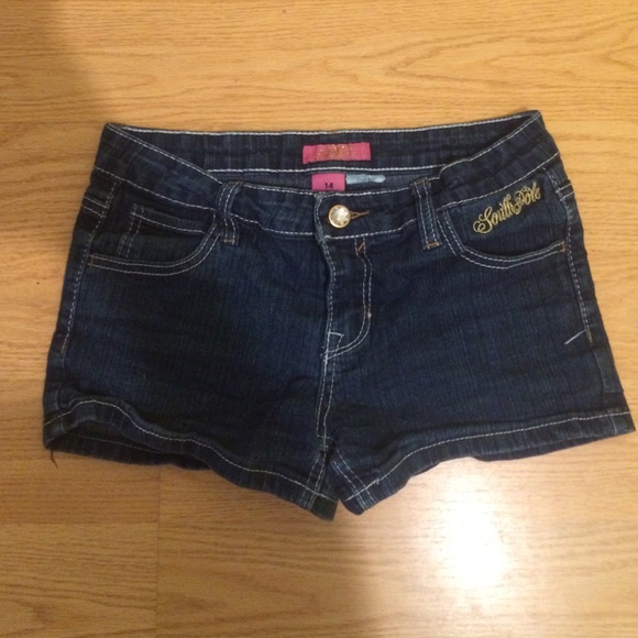 There shorts been worn about 5 times .