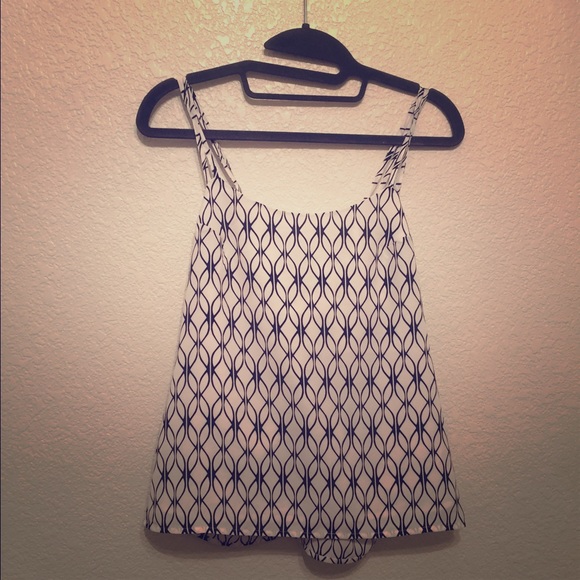 Adorable tank top blouse ❤️😘