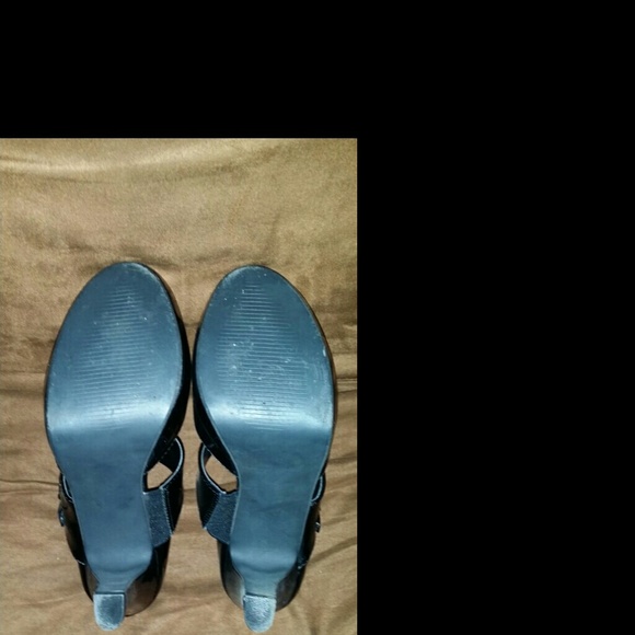 Heels - Picture 3 of 3