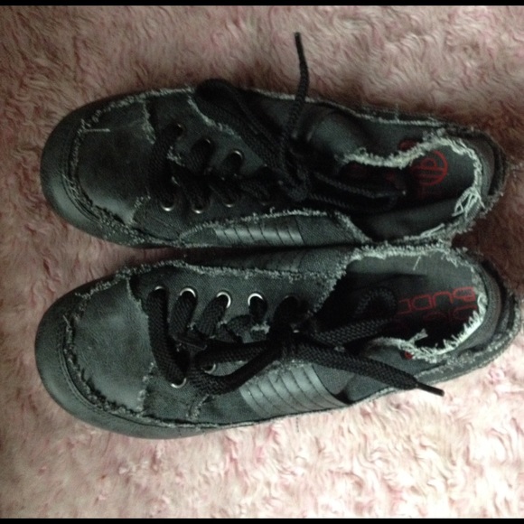 Distressed style lace-up shoes