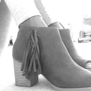 Suede fringe booties 😋😋