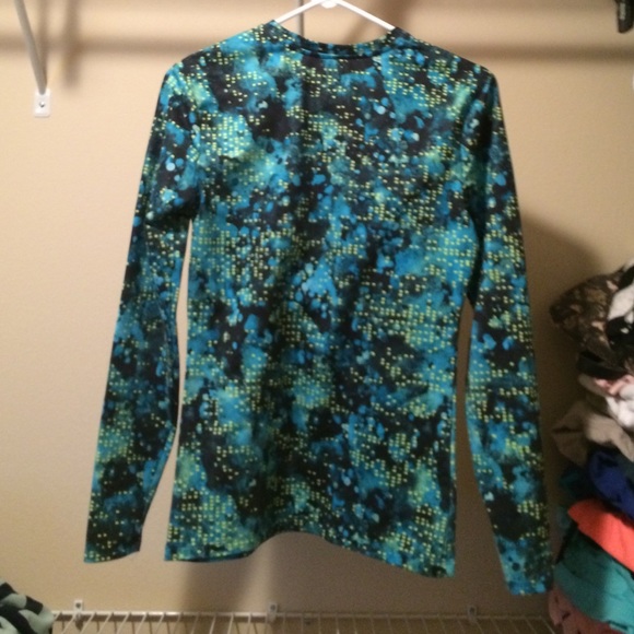 Fitted athletic shirt - Picture 2 of 3