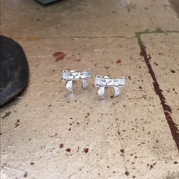 Earrings- ribbon shaped