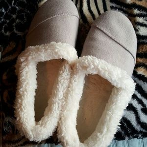 TOMS slippers
