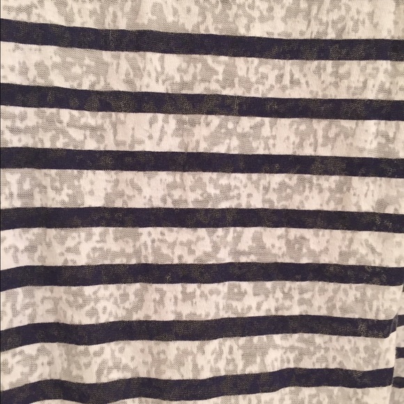 S O L D!!!   Express three fourth sleeved top - Picture 3 of 4