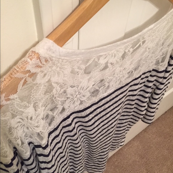 S O L D!!!   Express three fourth sleeved top - Picture 4 of 4