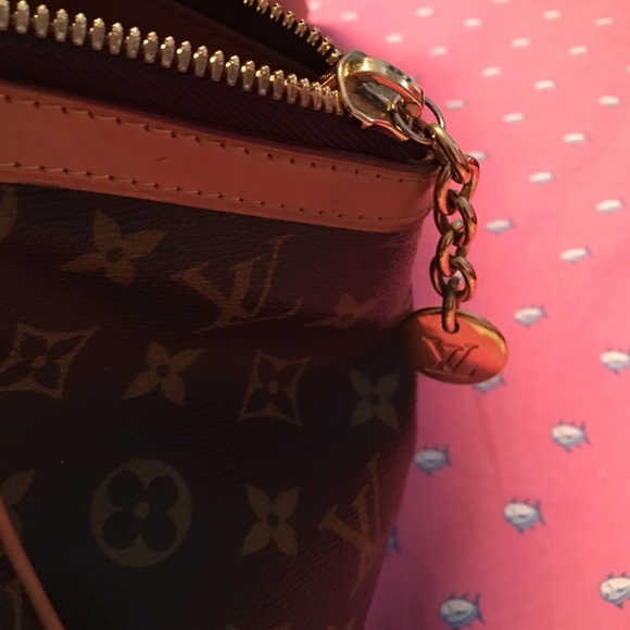 Authentic Louis Vuitton Trivoli GM - Picture 3 of 4