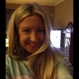 Meet your Posher, Caitlin