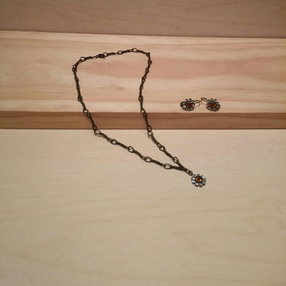 Sparkling Daisies Necklace and Earrings Set - Picture 1 of 1