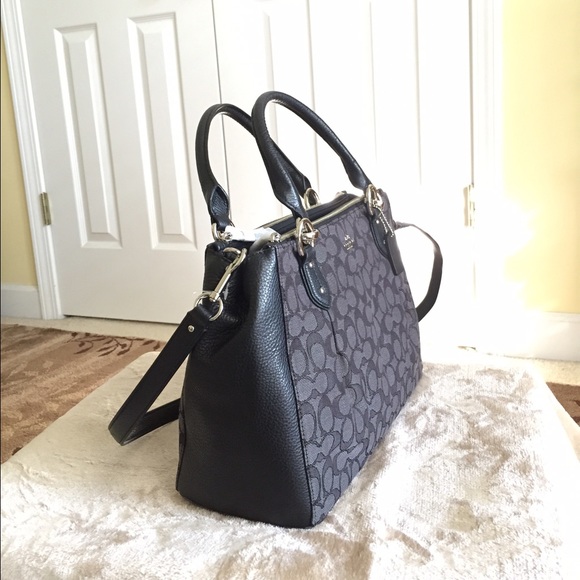 SALE!! Authentic Coach Outline Signature Colette - Picture 2 of 4