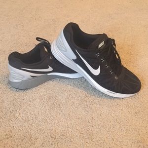 Nike Tennis Shoes