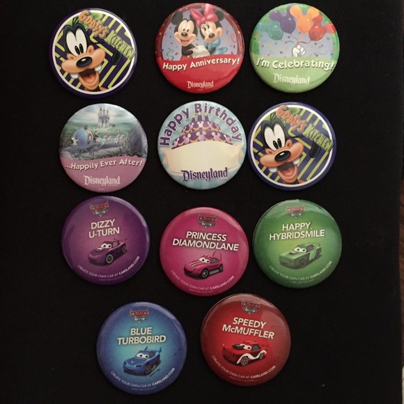 Disneyland Buttons 🎈