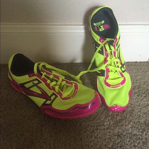 Brook's track shoes. Spikes ladies size 8. NEW