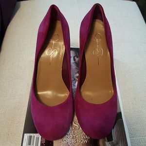 Jessica Simpson Raspberry pumps