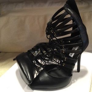 Steve Madden Black Leat Heels