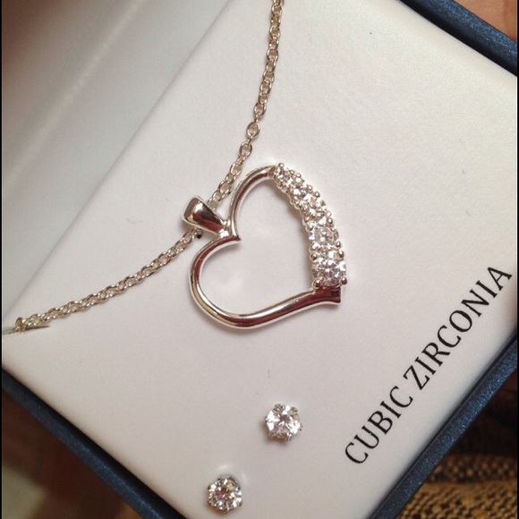 Cubic zirconia heart necklace & earrings - Picture 1 of 2