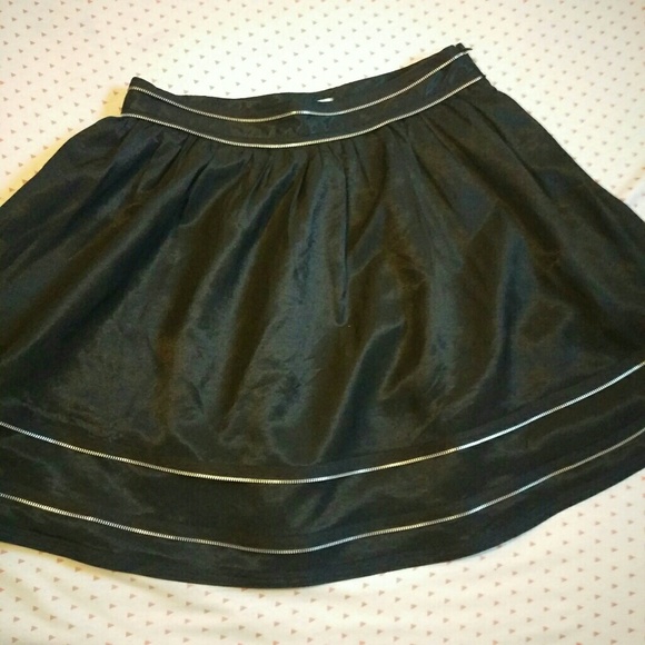 Zipper Detail Skirt - Picture 2 of 4