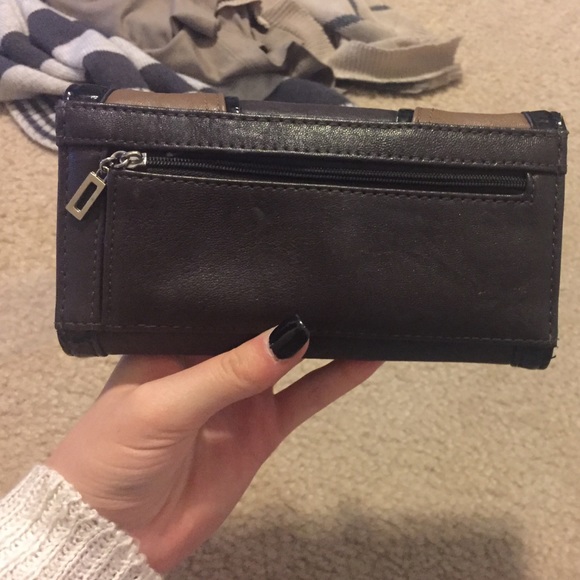 Guess wallet - Picture 2 of 2