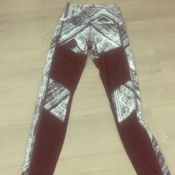 LULU LEMON PRE OWNED MESH PANT