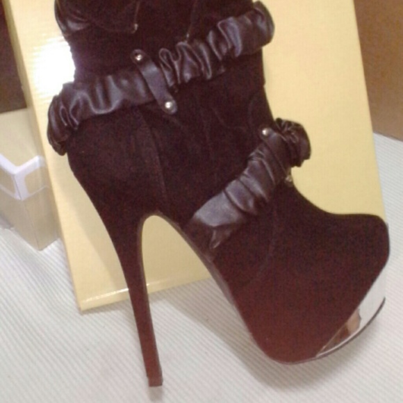 Boots - Picture 2 of 3