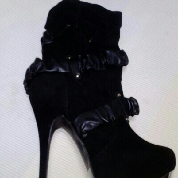 Boots - Picture 3 of 3