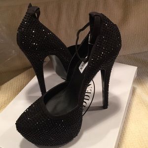 STEVE MADDEN
Sparkly Rihnstone Pumps