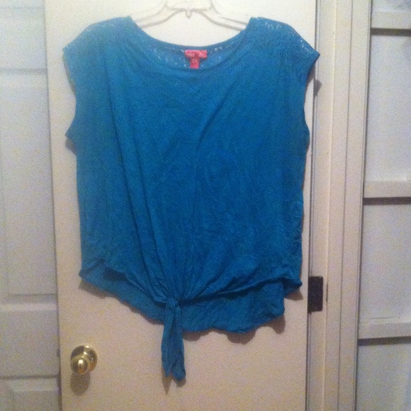Teal top