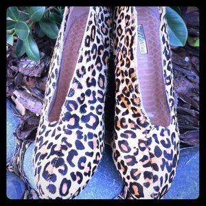 ✔️ Matiko wedges Cheeta size 7 new!!!