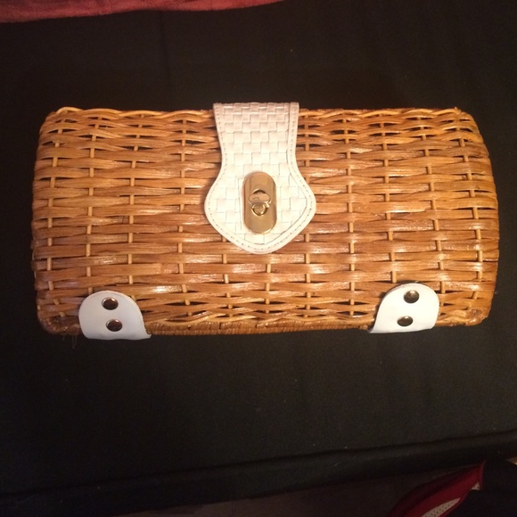 Wicker clutch