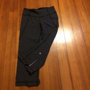 Lululemon capris- navy w/ pinstripes