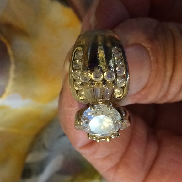 Engagement ring - Picture 3 of 4