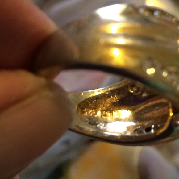 Engagement ring - Picture 4 of 4