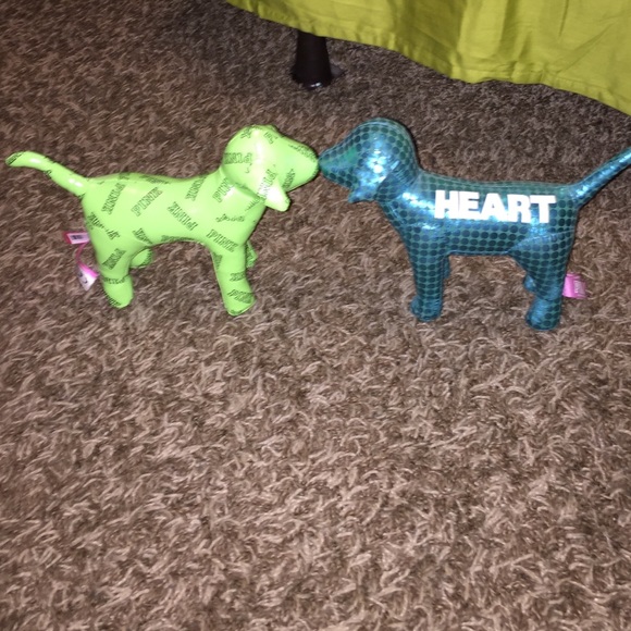 2 VS Pink Dogs
