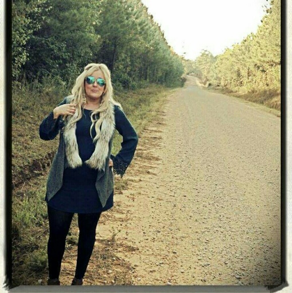 Meet your Posher, Laura - Picture 2 of 4