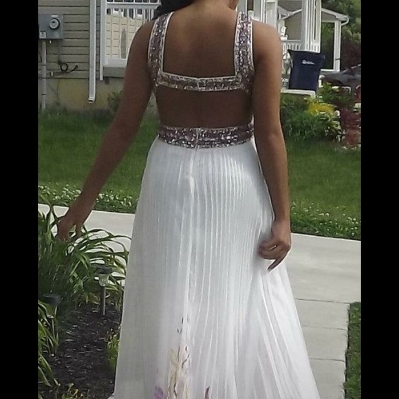 Dress - Picture 2 of 2