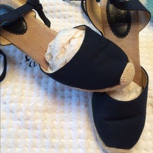 Pretty Ann Taylor Loft lace up