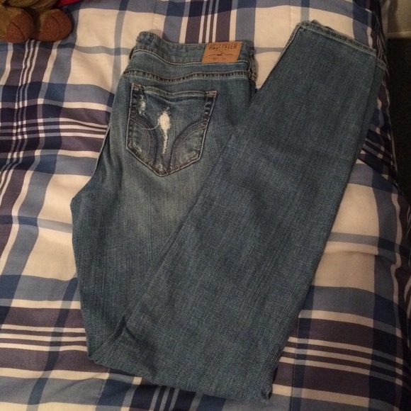 9L Hollister skinny jeans... Need to sell!!