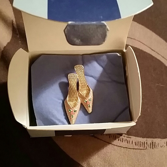 GOLDTONE FANCY FASHION SHOE PIN