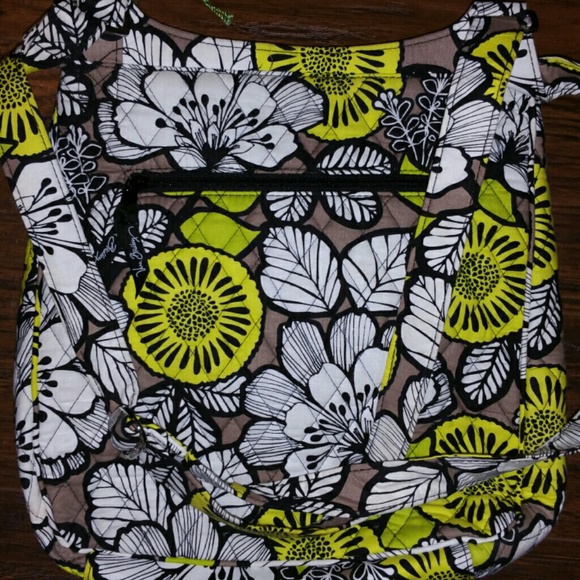 Last chance* AUTHENTIC VERA BRADLEY MESSENGER - Picture 1 of 2