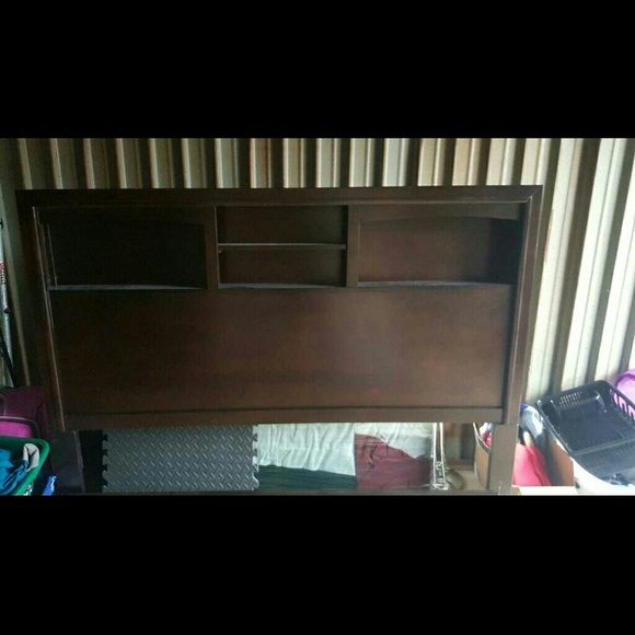 Like new queen bed set