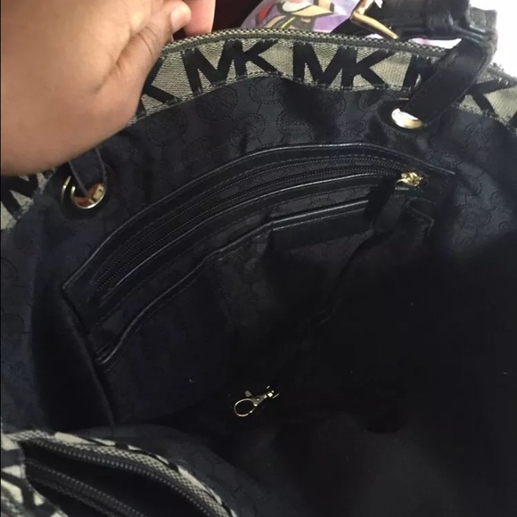 Michael Kors Tore Handbag - Picture 3 of 4