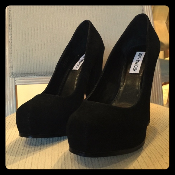 Steve Madden Suede Pumps